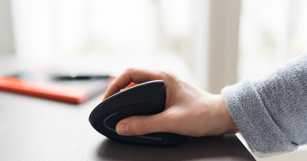 Souris verticales ergonomiques : l’innovation santé au bureau